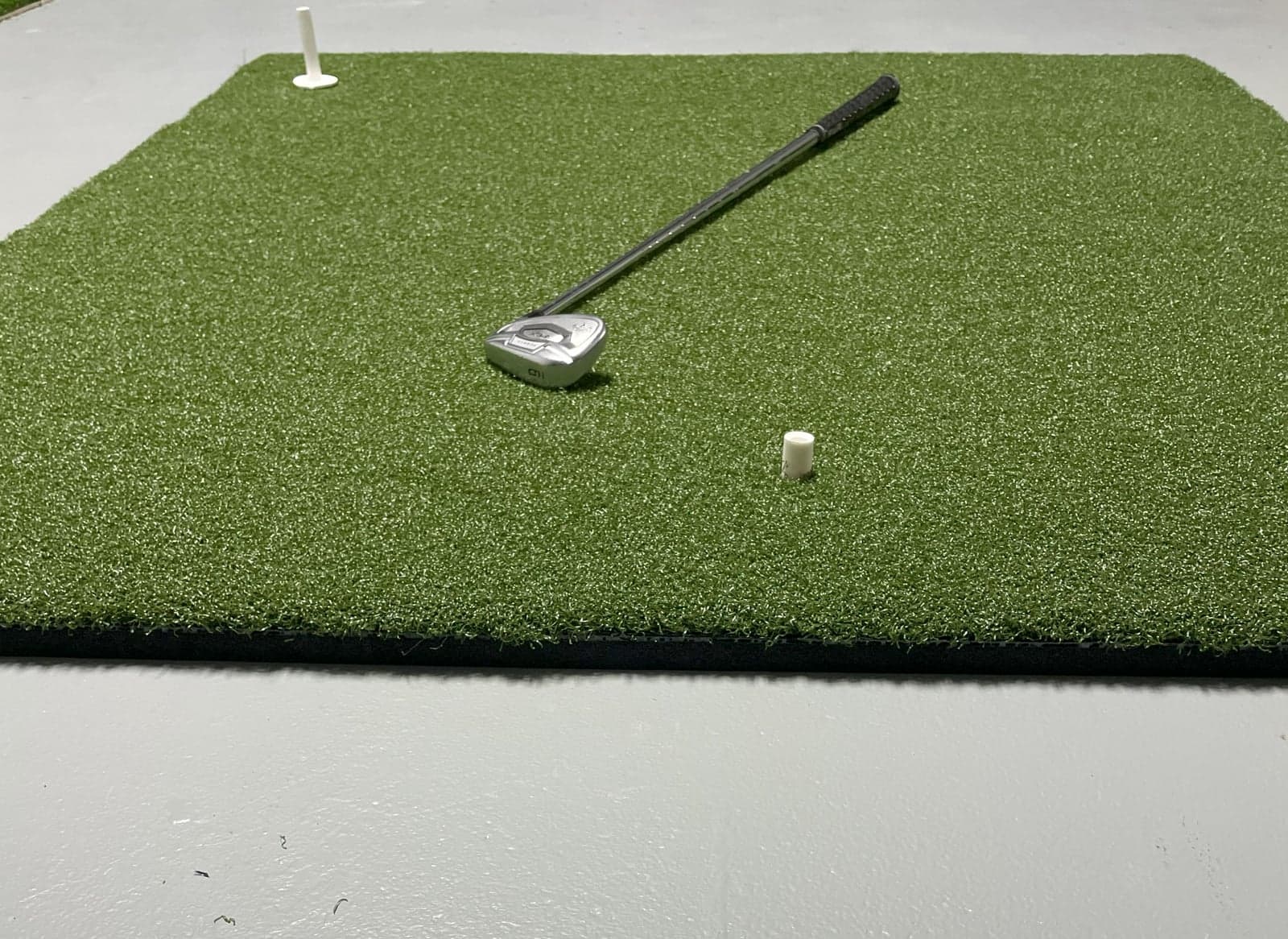 Big Moss True Launch hitting mat with a club and ball resting on the surface